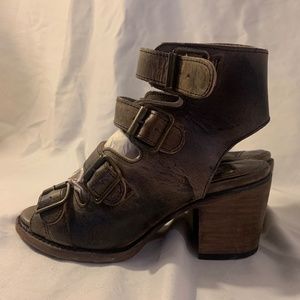 freebird "Quail" Sandals in Distressed Black Leather